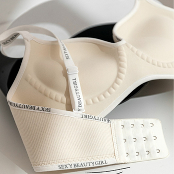 Push-Up nailoninė liemenėlė, 3/4 puodeliai, atsegamos petnešėlės, nugaros užsegimas su trimis kabliukų eilėmis, vientisas dizainas