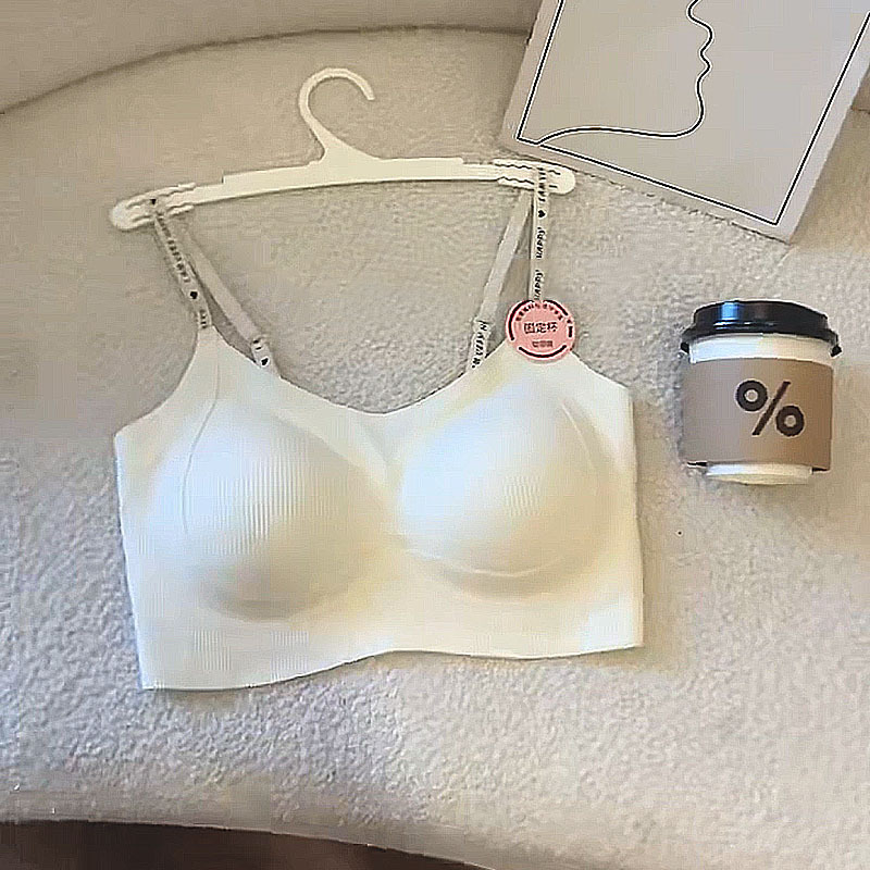 Liemenėlė be siūlių su 3/4 kaušeliu, fiksuotos petnešos, kvėpuojanti poliesterio medžiaga, nailono pamušalas, vidutinio formavimo kaušelis