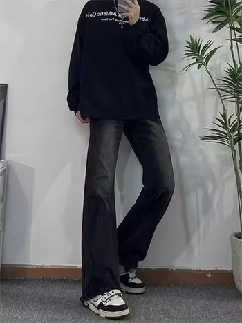 Muške traperice u retro stilu ravnog kroja s blagim širenjem nogavica, srednji pojas, pamuk denim, oprane i izgrebane