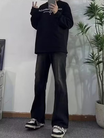 Muške traperice u retro stilu ravnog kroja s blagim širenjem nogavica, srednji pojas, pamuk denim, oprane i izgrebane