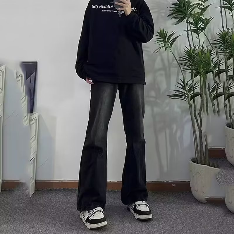 Muške traperice u retro stilu ravnog kroja s blagim širenjem nogavica, srednji pojas, pamuk denim, oprane i izgrebane