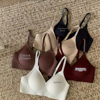 Push-Up liemenėlė su krištolais, 3/4 puodelio, ploni formuoti puodeliai, be metalo žiedo, fiksuotos petnešėlės, nugarinis užsegimas su 3 eilučių kabliukų