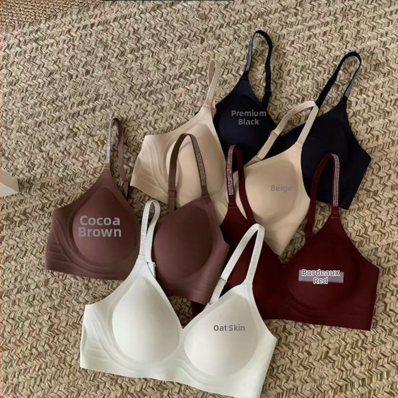 Push-Up liemenėlė su krištolais, 3/4 puodelio, ploni formuoti puodeliai, be metalo žiedo, fiksuotos petnešėlės, nugarinis užsegimas su 3 eilučių kabliukų