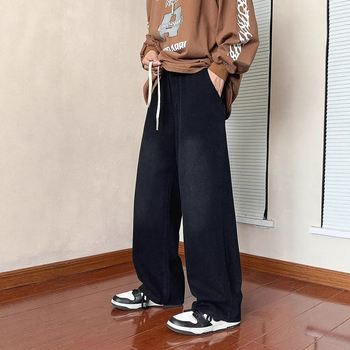 Jesenske muške traperice od denima – opušten kroj, srednji struk, vezanje u struku, ravne nogavice, casual stil.