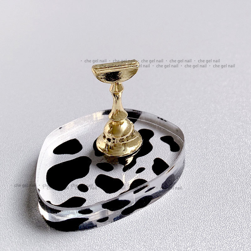 Маникюр тренировъчна държачна база с форма на сърце‑крава, сплав и електролитно покритие, цветова палитра за снимки