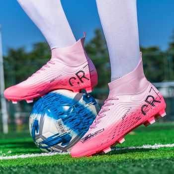 Futbolo bateliai su aukštu viršumi, ilgomis smeigėmis, viršutė iš sintetinės odos, neslystanti guma padas, tinka natūraliai ir dirbtinei žolei