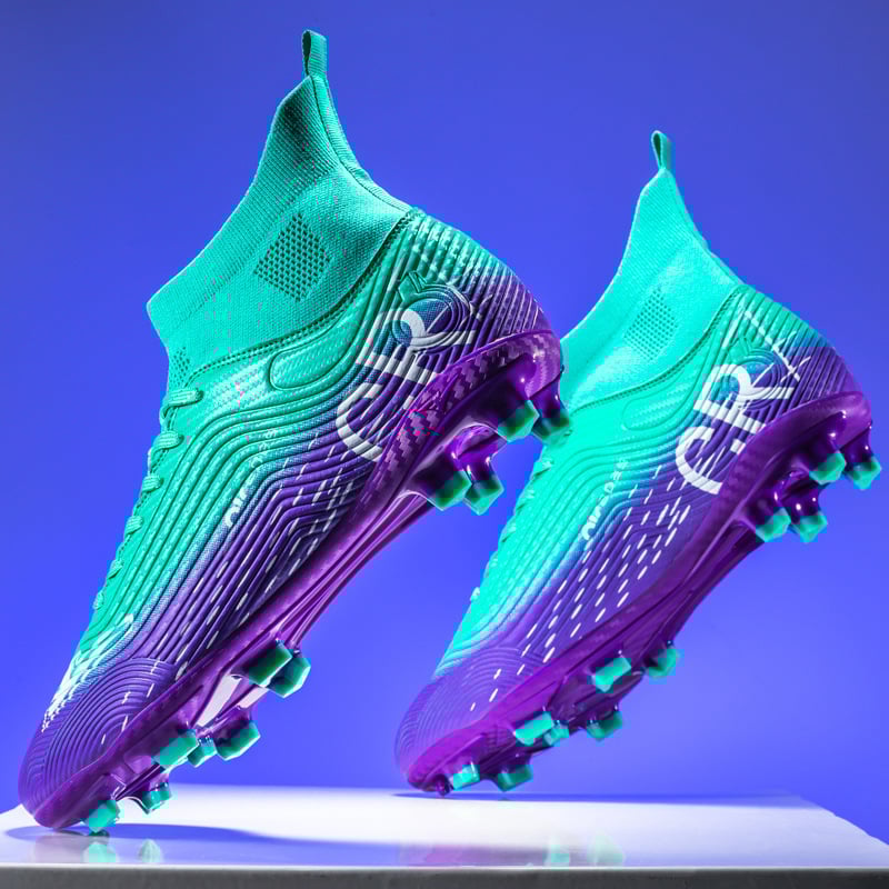 Futbolo bateliai su aukštu viršumi, ilgomis smeigėmis, viršutė iš sintetinės odos, neslystanti guma padas, tinka natūraliai ir dirbtinei žolei