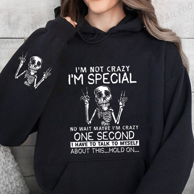 Džemperis su gobtuvu su literatūros retro spauda, poliesterio audinys (≥96%), šoninės kišenės, tinkamas visoms keturioms sezonoms