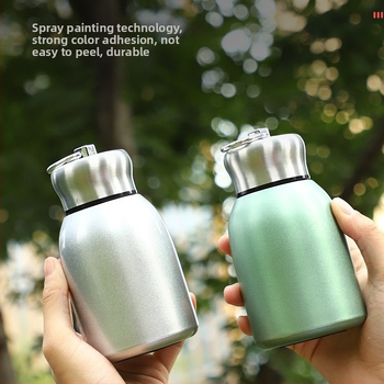 Sporto izoliacinis buteliukas su viduje 304 nerūdijančio plieno ir išorėje 201, 6–12 valandų šilumos izoliacija, logotipo spausdinimas įmanomas, išleista 2023 m.