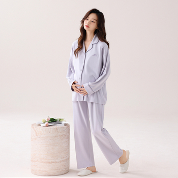 Nėštumo slaugos pižama pavasariui ir rudeniui — elastinga medvilnė, ilgos rankovės, kardigano stiliaus apykaklė su lapeliu, krūties įdėklai, 95–100% medvilnė, vidutinio svorio audinys (161–180 g/m²)