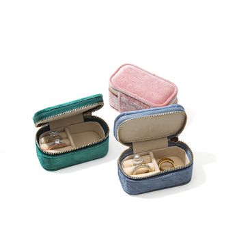Rīsu velūra juvelierizstrādājumu kastīte prsteniem, auskarām un kulonam — pārnēsājama, augstas kvalitātes iepakojums