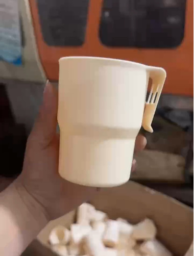 Auto jookide hoidja – universaalne mudel, PP materjal, auto peale kinnitatav, kaasaskantav jookide hoidja