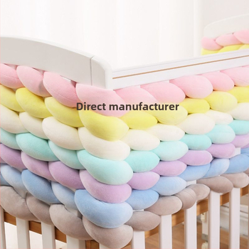 Zīdaiņa gultiņas sargs ar pītu audumu un antikolīzijas lenti