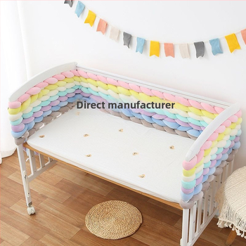 Zīdaiņa gultiņas sargs ar pītu audumu un antikolīzijas lenti