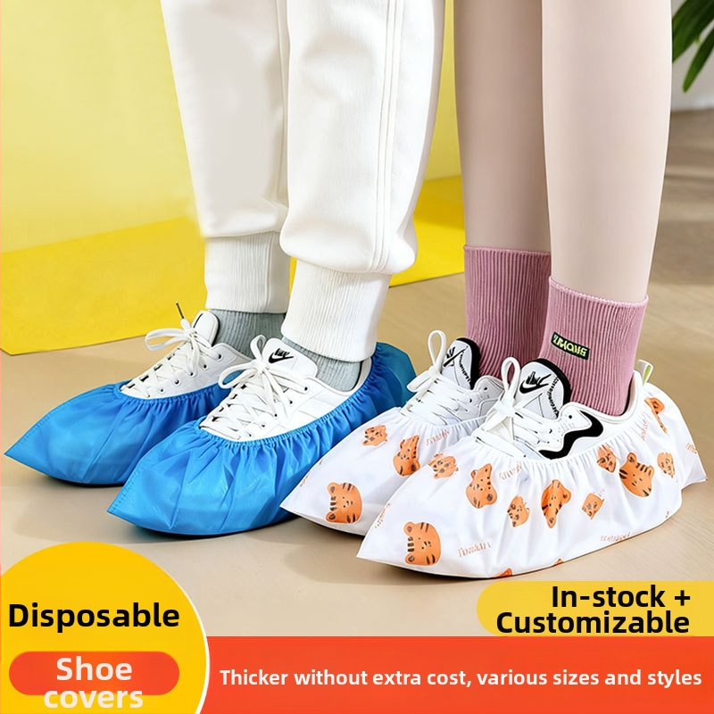 Vienkartiniai avalynės uždangalai vidaus naudojimui, stori, neslidūs, iš neaustų medžiagų, galima logotipo spauda, universalus naudojimas