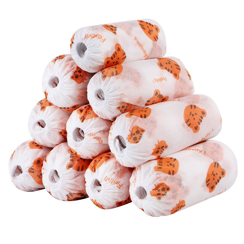 Vienkartiniai avalynės uždangalai vidaus naudojimui, stori, neslidūs, iš neaustų medžiagų, galima logotipo spauda, universalus naudojimas