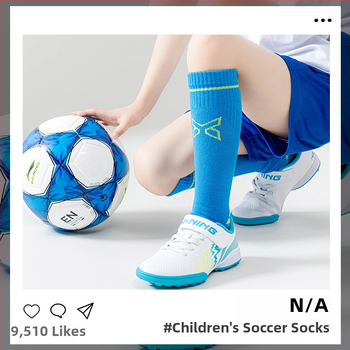 Detské športové ponožky na futbal s froté spodkom, protišmyková spodná časť, priedušné a pot absorpčné, dlhý trubkovitý dizajn, vzor s písmenami