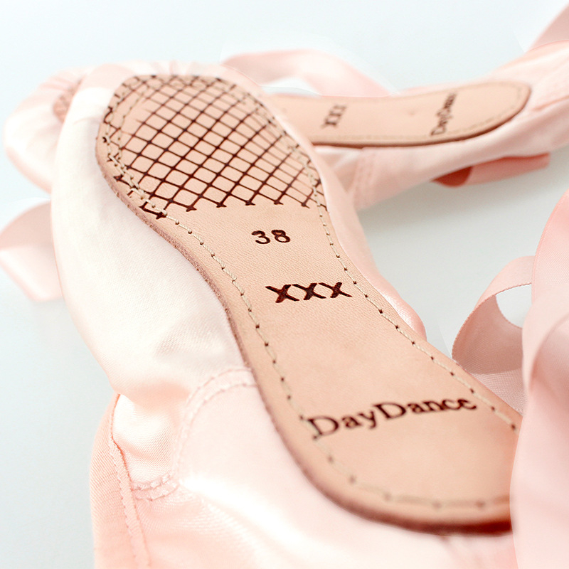 Moterų baleto bateliai su odine padu – lengvi, minkšti, treniruotėms ir pasirodymams