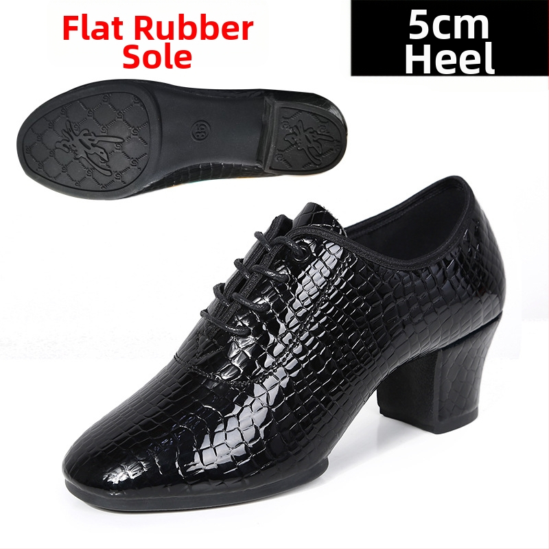 Moterų šokių bateliai - minkštas padas treniruotėms, kvėpuojantys ir lengvi; skirti latino, baletui ir šiuolaikiniam šokiui; viršus: sintetinė oda; pada: guma