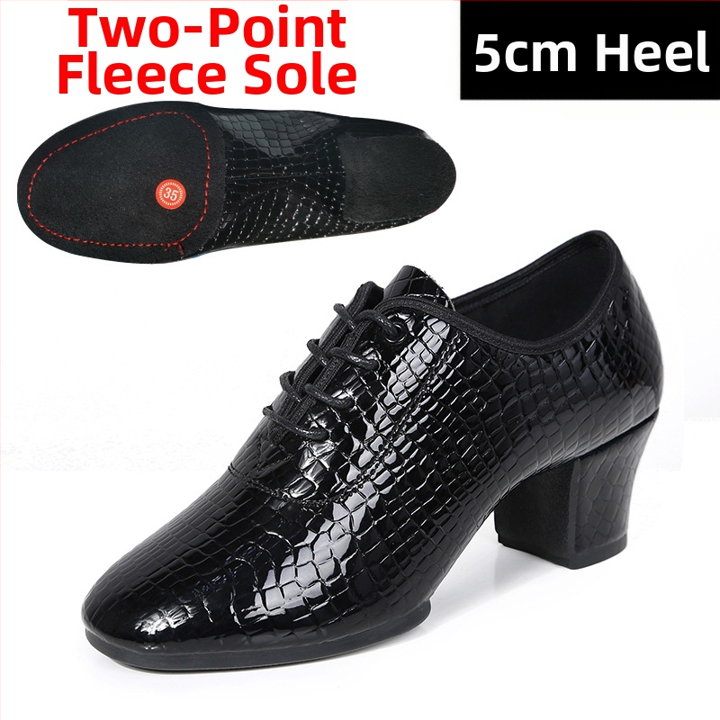 Moterų šokių bateliai - minkštas padas treniruotėms, kvėpuojantys ir lengvi; skirti latino, baletui ir šiuolaikiniam šokiui; viršus: sintetinė oda; pada: guma