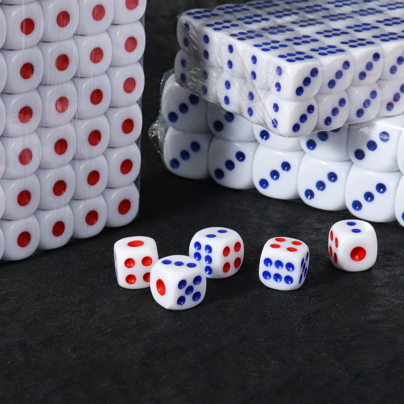 Akrüülkockad ümarate nurkadega šahhi ja kaardimängude jaoks – kulumiskindlad ja värv ei kulu