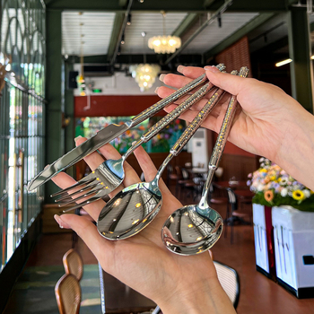 Peilių ir šaukštų rinkinys iš 304 nerūdijančio plieno, apvaliu diamantiniu kalimo paviršiumi, ilgomis rankenėlėmis šaukštams, lengvas prabangus retro stilius