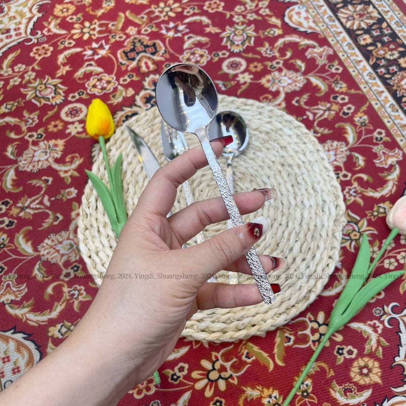 304 nerūdijančio plieno peiliai, šaukštai ir šakutės komplektas su akmens tekstūra, Europos stilius, tvirti rankenos, įtrauktas desertinis šaukštas