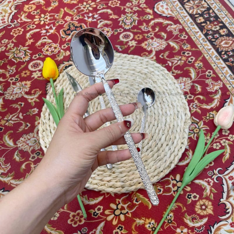 304 nerūdijančio plieno peiliai, šaukštai ir šakutės komplektas su akmens tekstūra, Europos stilius, tvirti rankenos, įtrauktas desertinis šaukštas