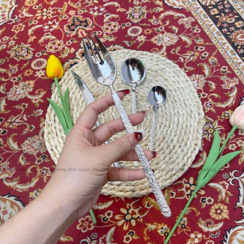 304 nerūdijančio plieno peiliai, šaukštai ir šakutės komplektas su akmens tekstūra, Europos stilius, tvirti rankenos, įtrauktas desertinis šaukštas