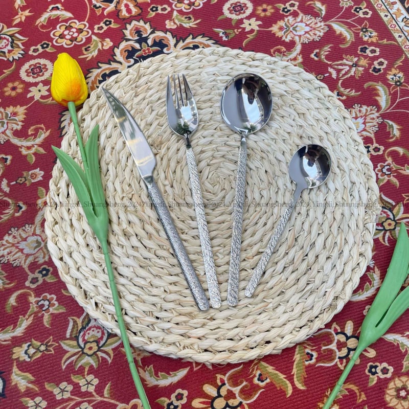 304 nerūdijančio plieno peiliai, šaukštai ir šakutės komplektas su akmens tekstūra, Europos stilius, tvirti rankenos, įtrauktas desertinis šaukštas