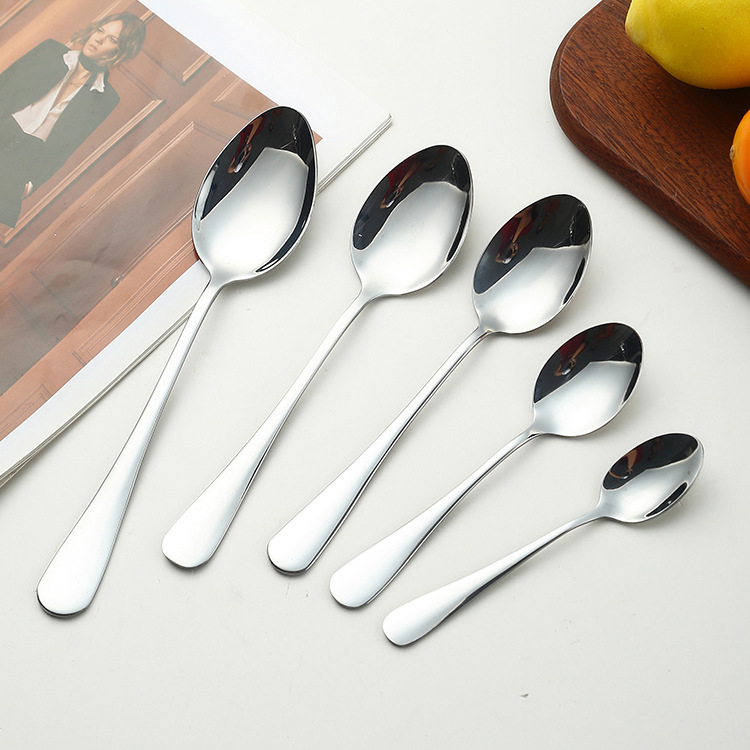 Peilių, šaukštų ir šakutų rinkinys šiaurės stiliuje, iš 410 nerūdijančio plieno, veidrodinis poliravimas, rankų darbo su pritaikytu apdorojimu.