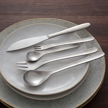 3 dalių stalo įrankių rinkinys: peilis, šakutė ir šaukštas iš 304 nerūdijančio plieno, matinė apdaila, modernus minimalistinis stilius