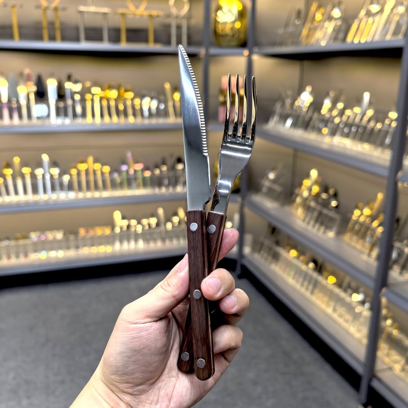 7-dijelni set zapadnih pribora od 304 nehrđajućeg čelika, ogledno poliran, ručna izrada, drška s drvenim uzorkom