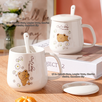 Keraminis puodelis su dangteliu ir šaukšteliu, cilindrinės formos, namų naudojimui