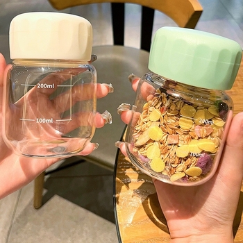 Stiklinė vandens taurelė su gaubteliu, šiuolaikinio minimalistinio dizaino, logotipo spauda, vientisa stiklo konstrukcija, atspari aukštoms temperatūroms