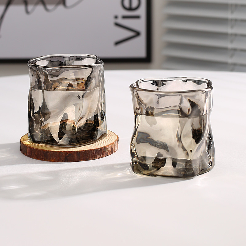 Kavos puodelis, aukštos borosilikatinio stiklo, nestandartinės formos, vienos sienos konstrukcija, be rankenos, tinkamas barui