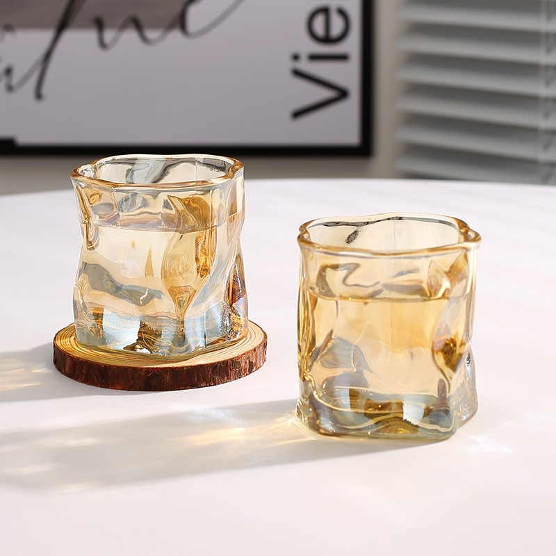 Kavos puodelis, aukštos borosilikatinio stiklo, nestandartinės formos, vienos sienos konstrukcija, be rankenos, tinkamas barui