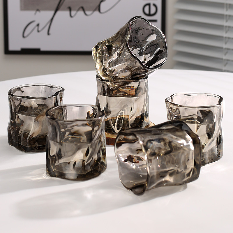 Kavos puodelis, aukštos borosilikatinio stiklo, nestandartinės formos, vienos sienos konstrukcija, be rankenos, tinkamas barui