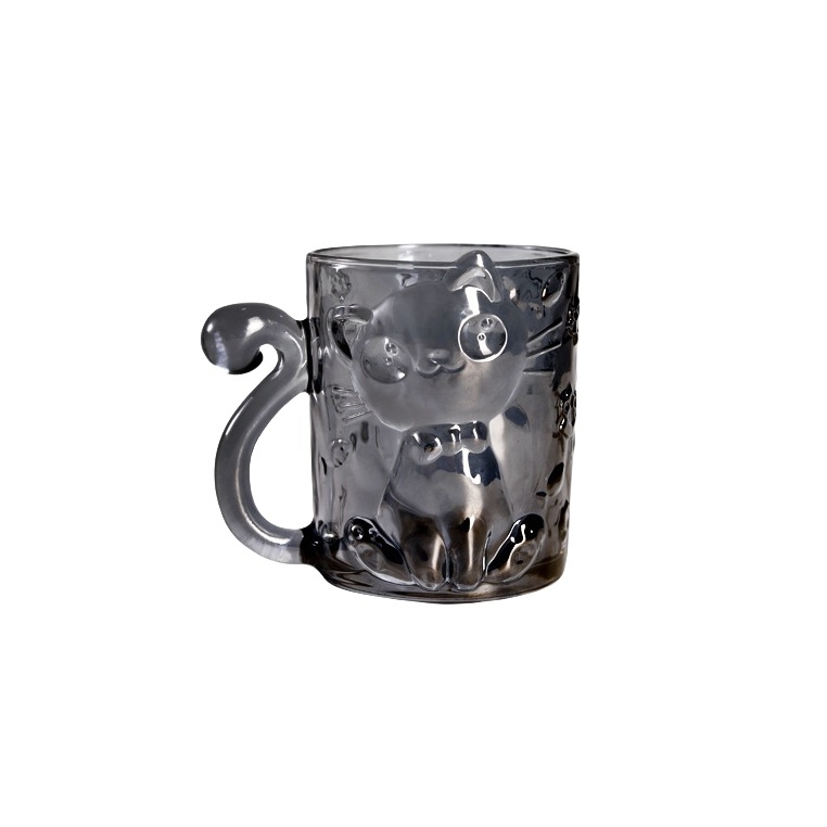 Krištolo stiklo puodelis su katės karikatūros dizainu, cilindrinė forma su rankenėle (krištolo stiklas; karikatūrinis stilius; cilindrinė forma; 200 g; pritaikymas įmanomas)