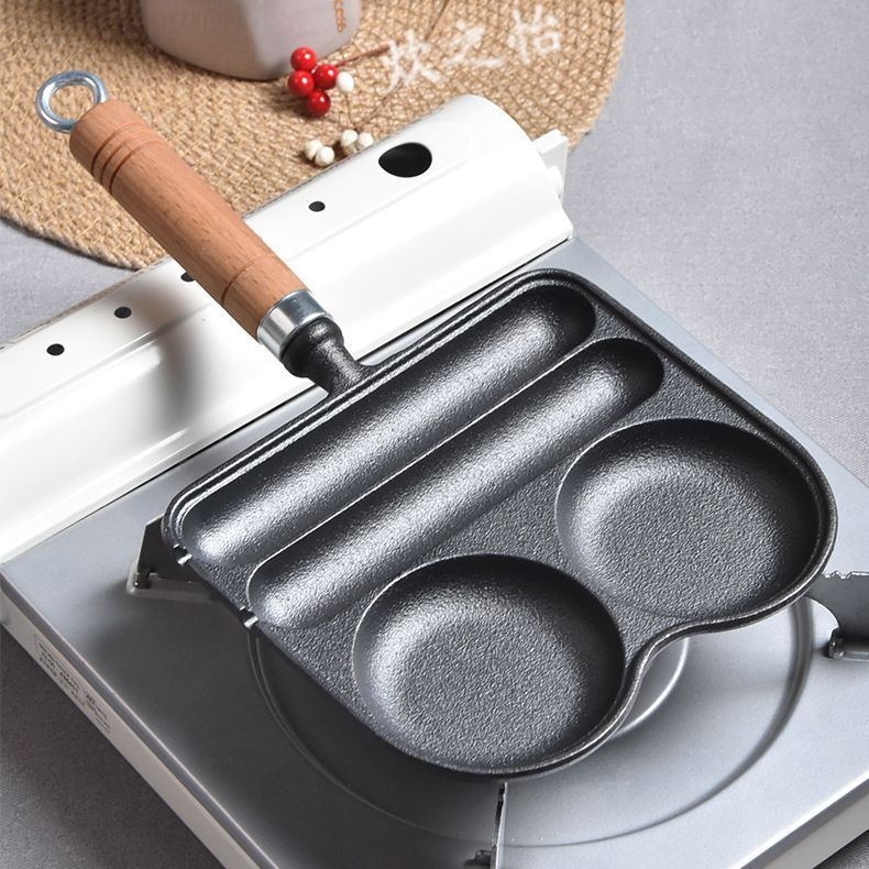 Ketaus kiaušinių keptuvė su 4 skylėmis, nelipnus paviršius, 2 cm gylis, 1 kg svoris, tinka visoms kaitlentėms