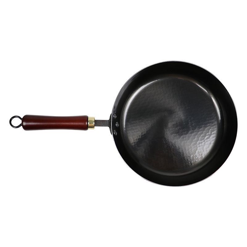 Keptuvė iš kaltojo geležies su veidrodiniu paviršiumi, rankų kalimo, be dangos, su vienu dugnu, svoris 1,15–1,75 kg, tinkama dujinėms viryklėms