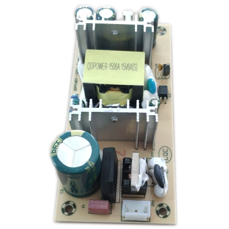 Maitinimo plokštė su jungikliu – išvestis 15V 6A, 90W, CE sertifikuota, efektyvumas ≥87%