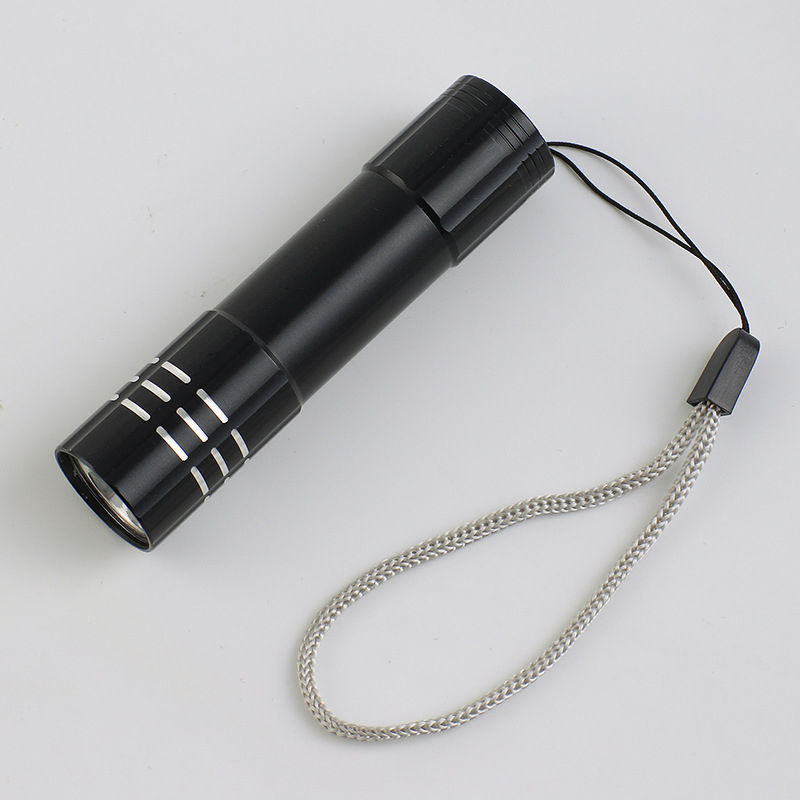 Mini rankinis žibintuvėlis, aliuminio lydinio korpusas, 5W LED, IPX4, 100 m spindulys