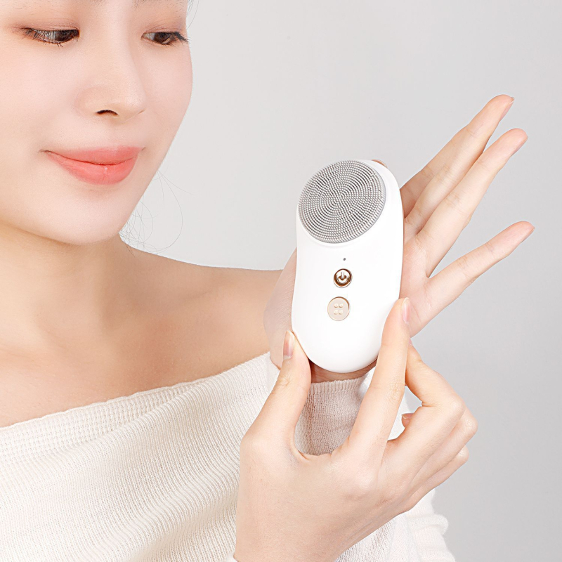 Ултразвуково устройство за почистване на лице с водоустойчив дизайн, вибрация, електрическо захранване, почистване на пори и функция за горещ компрес