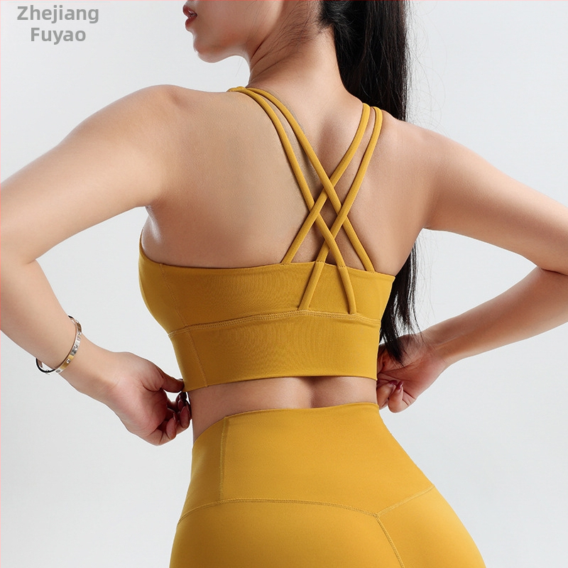 Sportinė liemenėlė jogos ir bėgimui, formuoti puodeliai su įmontuotais įdėklais, be plieno lankų, su fiksuotomis dvigubomis petnešomis