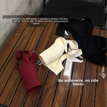 Push-up liemenėlė mažoms krūtims, 3/4 kupas, plonas formuotas kupas, fiksuotos pečių juostos, nugaros trijų eilių sagčių, kvėpuojantis nailonas