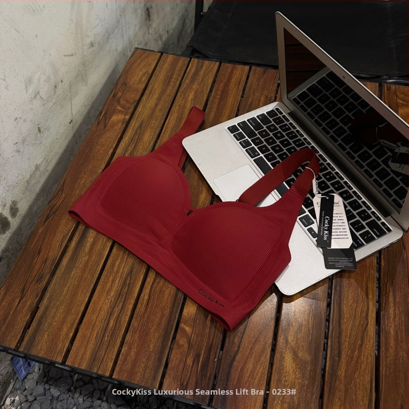 Push-up liemenėlė mažoms krūtims, 3/4 kupas, plonas formuotas kupas, fiksuotos pečių juostos, nugaros trijų eilių sagčių, kvėpuojantis nailonas