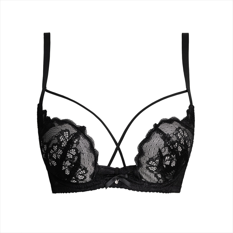 Set grudnjaka od čipke, cupa 3/4, tanke oblikovane košarice, fiksne dvostruke naramenice, stražnje kopče s tri reda kukica