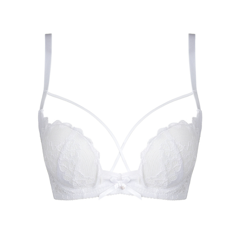 Set grudnjaka od čipke, cupa 3/4, tanke oblikovane košarice, fiksne dvostruke naramenice, stražnje kopče s tri reda kukica