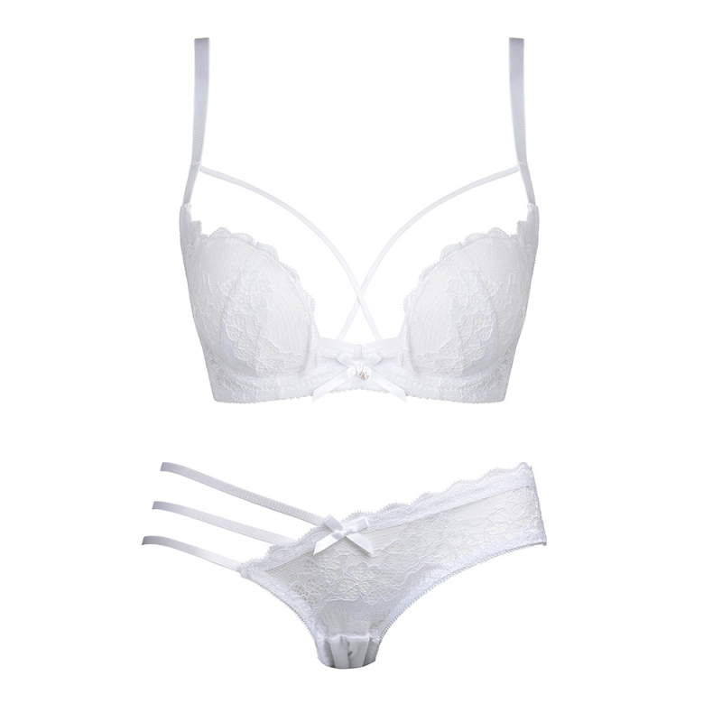 Set grudnjaka od čipke, cupa 3/4, tanke oblikovane košarice, fiksne dvostruke naramenice, stražnje kopče s tri reda kukica